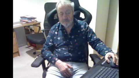 erasmus_d online show from 02-22-26, 05:55
