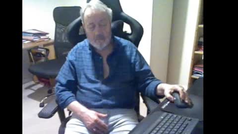 erasmus_d online show from 02-28-26, 06:42