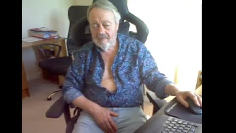 erasmus_d online show from 04-18-26, 05:06