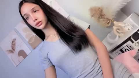 Elisa online show from 05-20-26, 03:56
