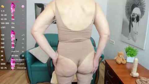 Snapshot of erica_edmonton chatting on 10-23-25, 06:23 eRICA eDMONTON online show from 10-23-25, 06:23