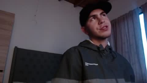 Snapshot of erik_rodriguez chatting on 06-19-26, 10:52 Erik rodriguez online show from 06-19-26, 10:52