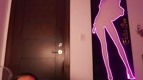 Snapshot of erikabee chatting on 11-20-25, 08:08 Venus Skye online show from 11-20-25, 08:08