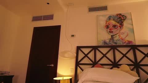 Snapshot of erikabee chatting on 02-14-26, 07:10 Venus Skye online show from 02-14-26, 07:10