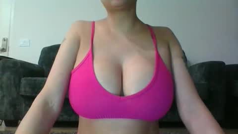 erin2025 online show from 12-15-25, 05:01