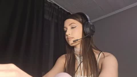Snapshot of erinnnaji chatting on 04-30-26, 05:08 Katrin online show from 04-30-26, 05:08