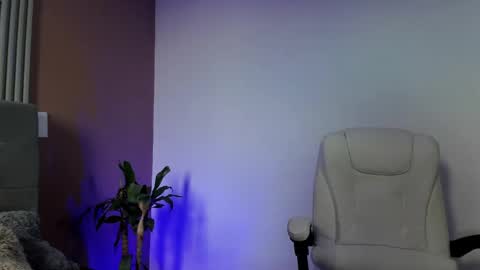 Snapshot of eros_lux1 chatting on 04-11-26, 12:09 Eros Lux1 online show from 04-11-26, 12:09