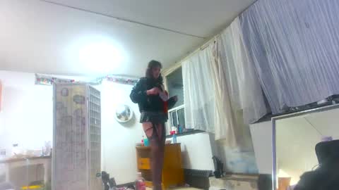 Snapshot of erotica_angel chatting on 05-15-26, 07:37 Nikki Erotica online show from 05-15-26, 07:37