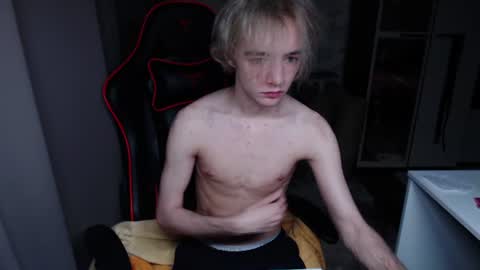 Snapshot of ervi_ chatting on 06-13-26, 01:03 ERV1II online show from 06-13-26, 01:03