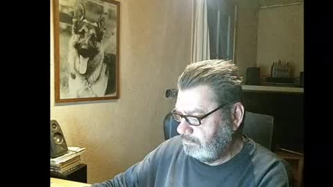 Erwins room welcome sound on online show from 01-22-25, 04:34