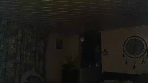 Erwins room welcome sound on online show from 01-25-25, 02:37