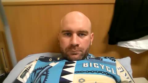 Snapshot of esenuzet69 chatting on 03-29-26, 06:19 Esenuzet69 online show from 03-29-26, 06:19