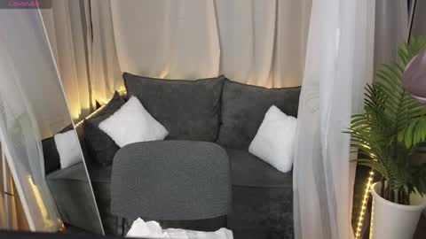 Snapshot of essensual_ chatting on 04-30-26, 02:07 Ava online show from 04-30-26, 02:07