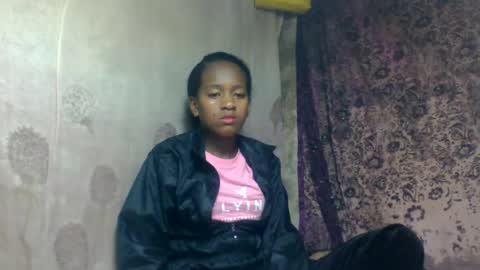 Snapshot of estancelee chatting on 06-21-26, 12:35 estancelee online show from 06-21-26, 12:35