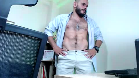 Esteban Fernandez online show from 06-24-26, 05:17