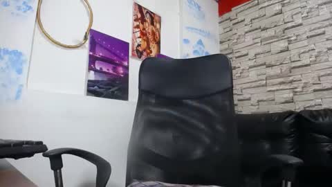 Snapshot of estefani_robles chatting on 01-12-26, 12:05 estefani robles online show from 01-12-26, 12:05