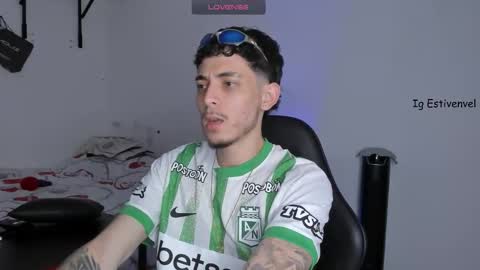 estivenvel online show from 10-26-25, 06:58