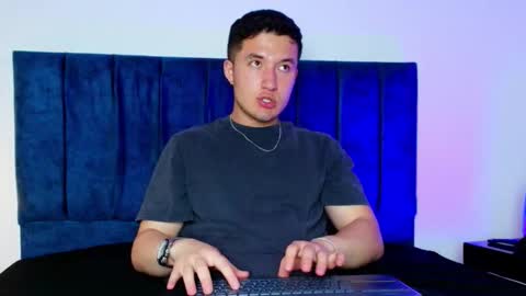 ethanconnor_ online show from 12-04-25, 09:01