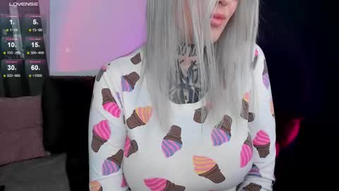 Snapshot of eurusholmes95 chatting on 01-14-26, 10:21 Alxandra online show from 01-14-26, 10:21