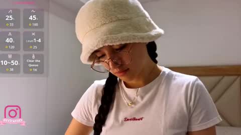 Eva online show from 04-15-26, 10:00