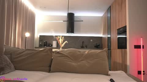 Eva online show from 04-24-26, 09:17