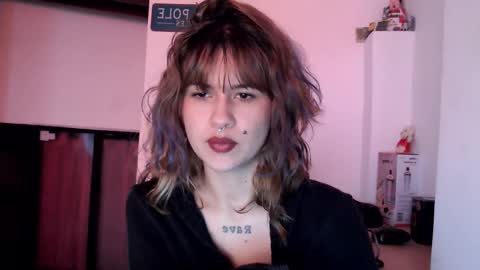 Snapshot of eva_viulet chatting on 12-19-25, 03:52 MISS EVY online show from 12-19-25, 03:52