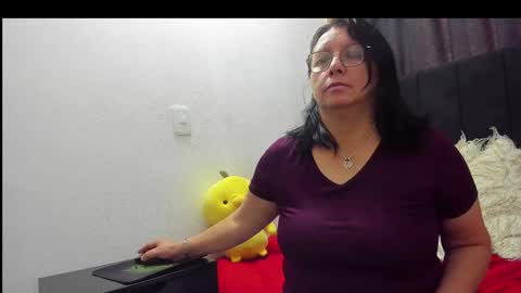 Snapshot of evaaross chatting on 11-24-25, 02:39 Eva online show from 11-24-25, 02:39