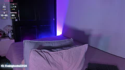 Snapshot of evabigboobs_ chatting on 07-13-26, 10:29 E V A online show from 07-13-26, 10:29