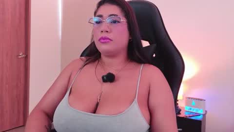 Snapshot of evacarters chatting on 07-18-26, 07:28 Jenny Carters online show from 07-18-26, 07:28