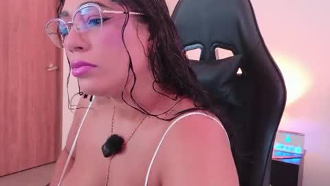 Snapshot of evacarters chatting on 07-25-26, 07:55 Jenny Carters online show from 07-25-26, 07:55