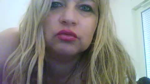 Snapshot of evafrench1991 chatting on 03-09-25, 07:56 evafrench1991 online show from 03-09-25, 07:56