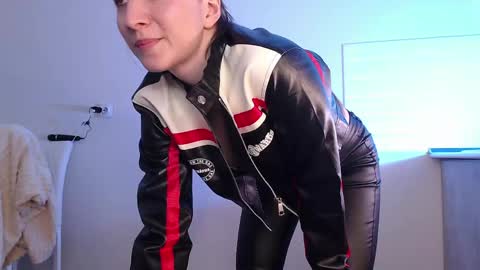 Eva online show from 03-17-26, 04:39