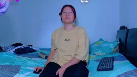 Snapshot of evaluna_02 chatting on 06-12-26, 11:42 evaluna_02 online show from 06-12-26, 11:42