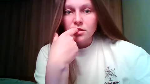 Snapshot of evasapples2026 chatting on 06-04-26, 07:20 evasapples2026 online show from 06-04-26, 07:20