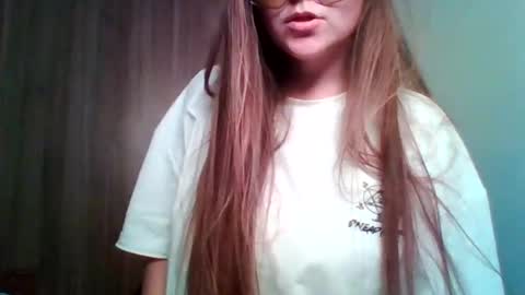 Snapshot of evasapples2026 chatting on 06-08-26, 10:43 evasapples2026 online show from 06-08-26, 10:43