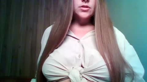 Snapshot of evasapples2026 chatting on 06-25-26, 03:16 evasapples2026 online show from 06-25-26, 03:16