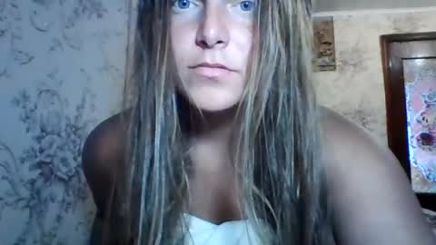 Snapshot of evasapples2026 chatting on 07-16-26, 09:26 evasapples2026 online show from 07-16-26, 09:26
