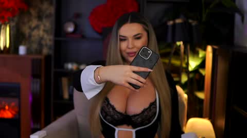 Snapshot of evasunderland chatting on 04-17-26, 11:46 Eva online show from 04-17-26, 11:46