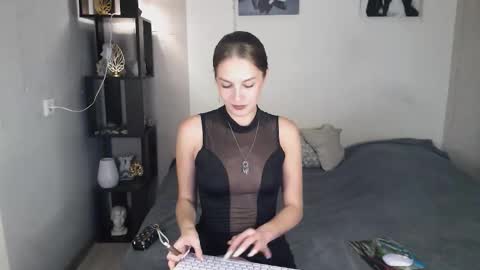 Snapshot of evatequila chatting on 09-17-25, 04:36 Eva online show from 09-17-25, 04:36