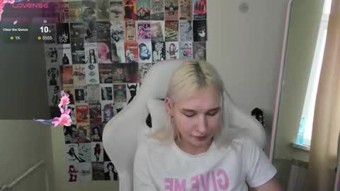 Snapshot of evelinalu chatting on 03-01-26, 08:16 Evelina online show from 03-01-26, 08:16