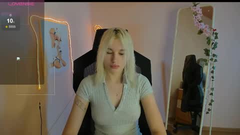 Snapshot of evelinalu chatting on 05-05-26, 01:35 Evelina online show from 05-05-26, 01:35