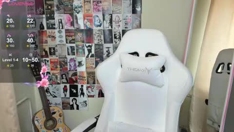 Snapshot of evelinalu chatting on 05-10-26, 01:22 Evelina online show from 05-10-26, 01:22
