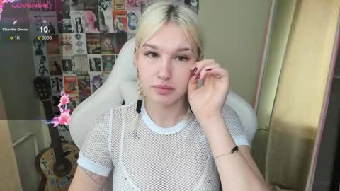 Snapshot of evelinalu chatting on 05-19-26, 01:44 Evelina online show from 05-19-26, 01:44