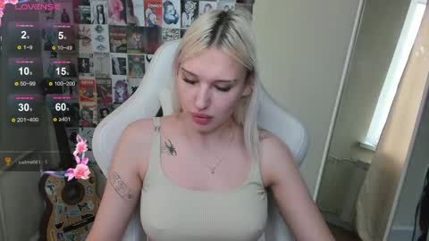 Snapshot of evelinalu chatting on 05-26-26, 01:56 Evelina online show from 05-26-26, 01:56