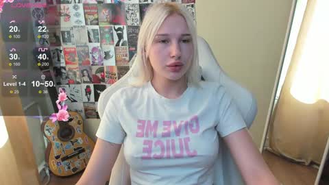 Snapshot of evelinalu chatting on 06-04-26, 01:55 Evelina online show from 06-04-26, 01:55