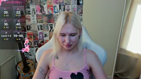 Snapshot of evelinalu chatting on 06-09-26, 01:17 Evelina online show from 06-09-26, 01:17