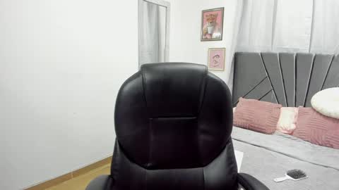 Snapshot of evelyn_2511 chatting on 01-31-25, 12:29 Evelyn online show from 01-31-25, 12:29