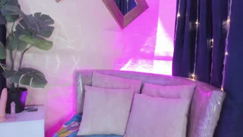 evelyn__rose1 online show from 04-10-26, 05:23