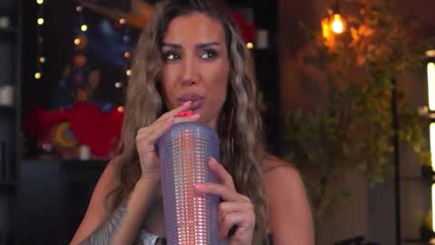 Evelyn online show from 03-22-26, 07:06