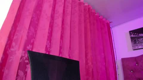 Evelyn Sandoval online show from 05-01-26, 02:27